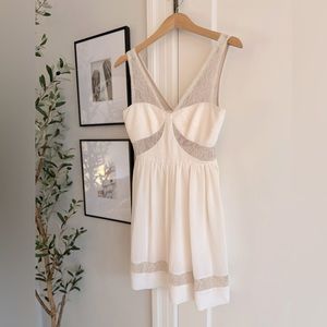 Max and Cleo, size 4, cream